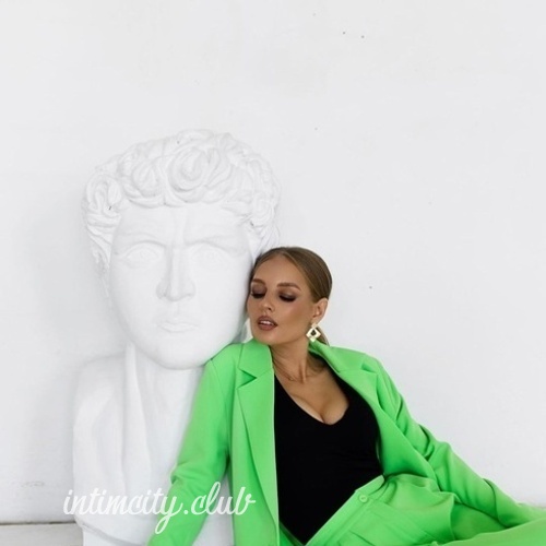 Katta rezina oyinchoqlar bilan guruh lezbiyen jinsiy aloqa